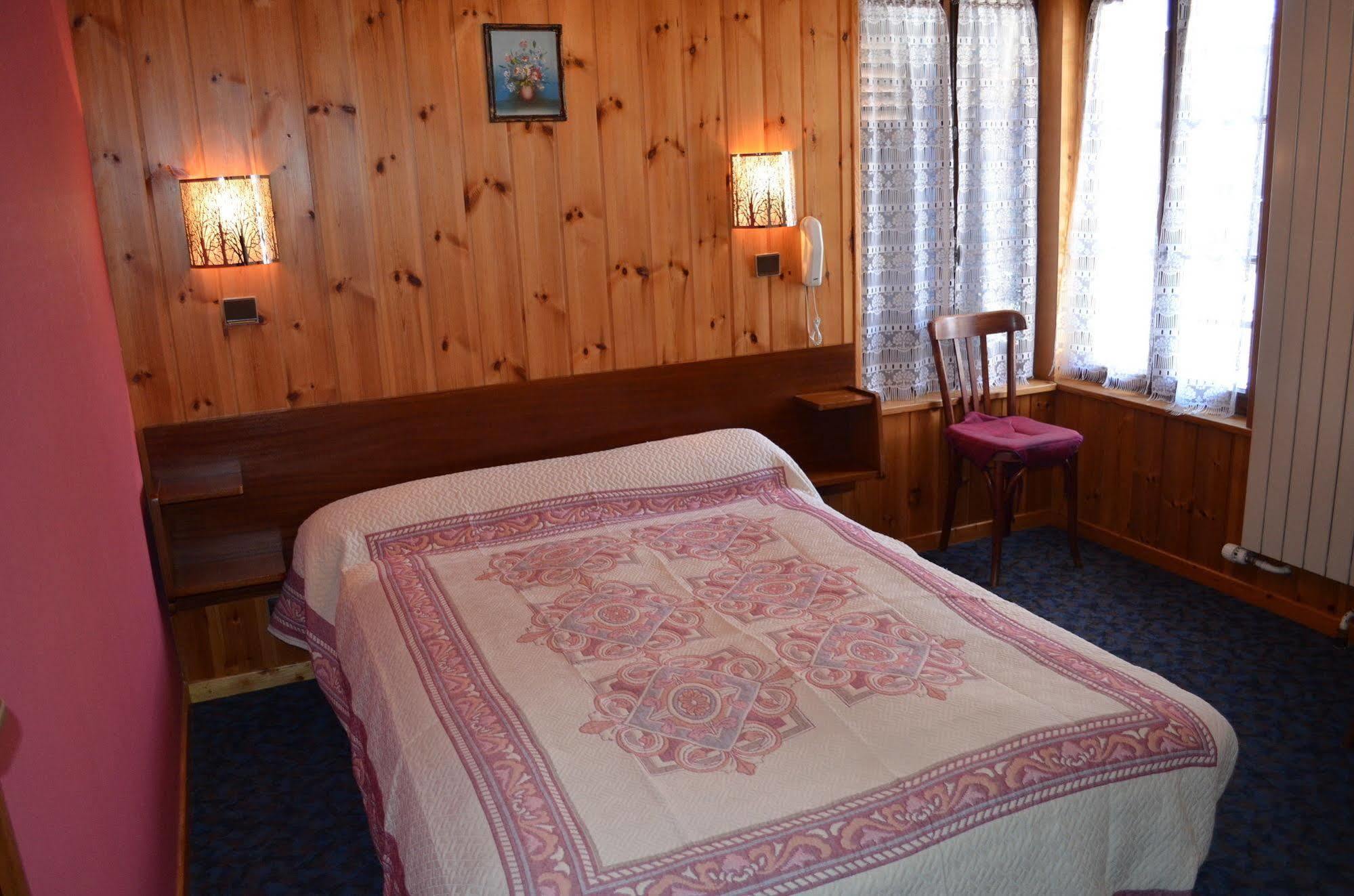 Les Touristes Hotel Abondance Luaran gambar